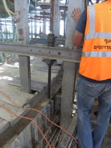hose vertical steel profiles direct the plates to which the concrete is cast formwork 
