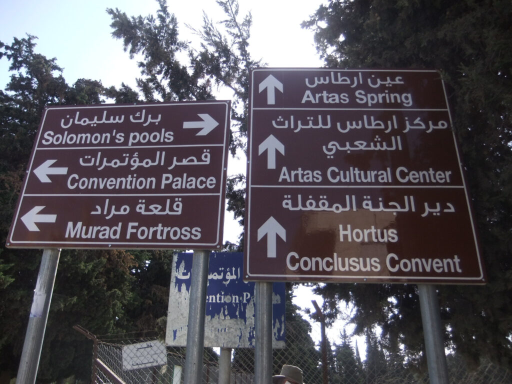 A sign to the locations around the pools