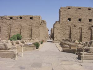 The main path in the temple with the statues on its sides - backpacker