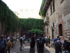 The yard of Juliet house - proportion