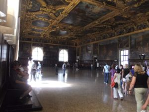 The Chamber of the Great Council, think of all the citizens of Venice sits down and takes decisions (not like today when you vote one in four years for people that don't really give a shit to to take those decisions)