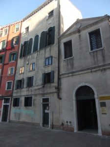 The Ashkenaz Synagogue from the outside - Ghetto