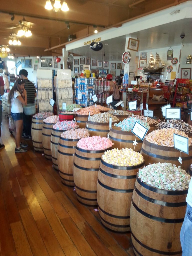 Some of San Fransisco candies shop have to offer: Toffee, Jelly Beans (we almost went to visit the factory =), eatable underwear =P and Camel balls? =)
