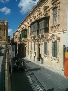 Walking in the alleys of Valletta