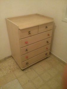 This sweet drawer unit (for the baby) comes from Agora - a website to share free stuff between people - streets shopping