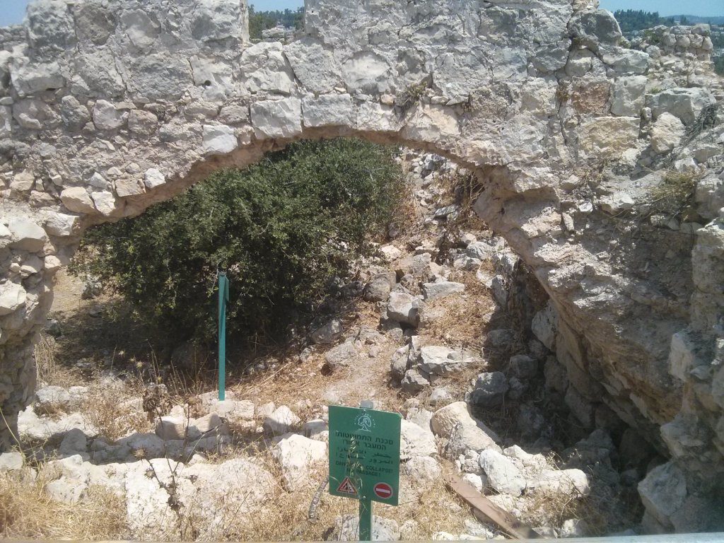 The ruins of the Crusader tower, used to stand in the middle of the village (and ruins of houses in it)