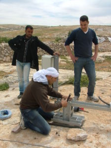 Connecting the mast to the base