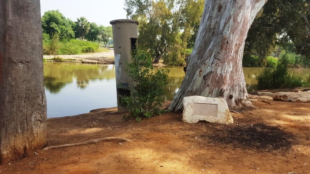 Historical measuring device - This device used for measuring the flowing of the water in the river, it is a remain from the glorious days of the river when 30,000 cubic meter of water per hour. In big floods it got up to 1,000,000 cubic meter per hour, those happened in 1955 and 1992. Those days 300 cubic meter of Sewage treated water are run into the water. While 2,500 of clear water are needed to recover the river.