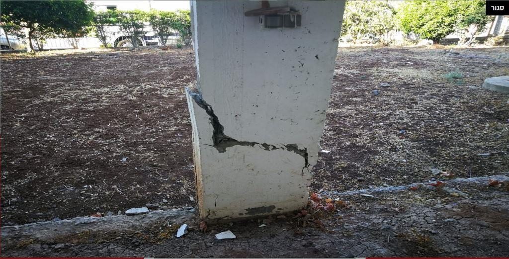 Damage to column in a building in Tiberias from hamal website