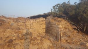 Entering the gap between the wall (on the right) and another building (on the left) - you can see clearly the difference between the two building walls. Metzad Ateret