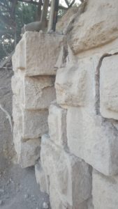 Closer look on the movement of the North wall of Metzad Ateret. Don't be mistaken - in order to see the whole 2.1 meter you have to look from above.