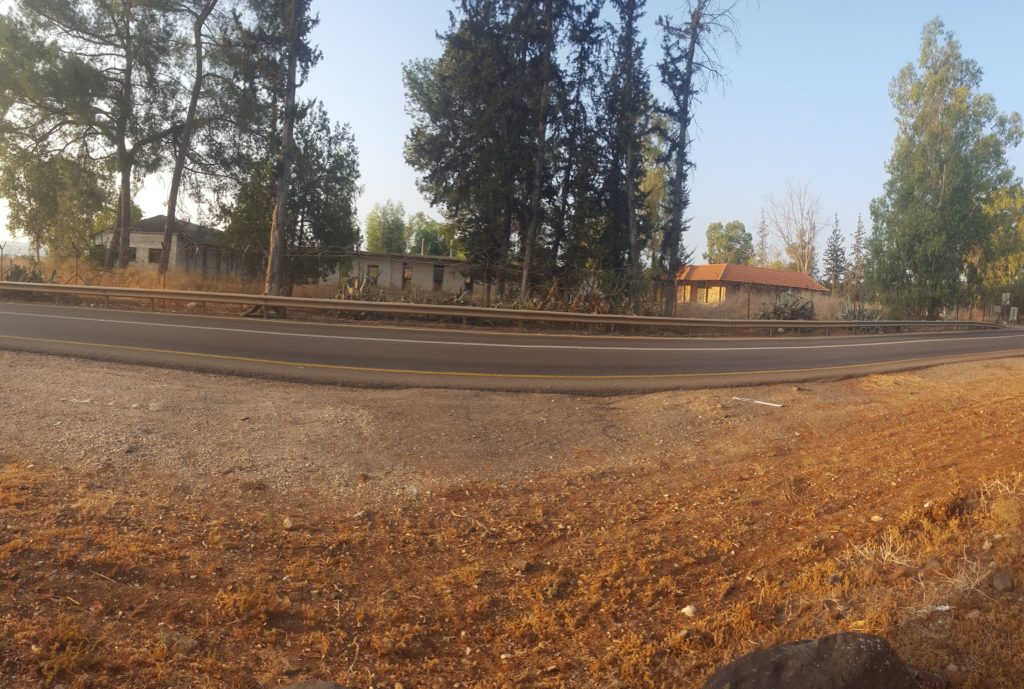 An abandon IDF base on the other side of road. A visitor center is planned to be set on those building. Mishmar HaYarden