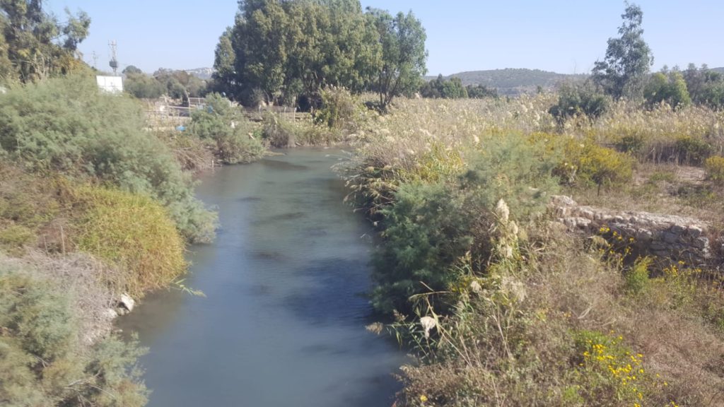 The stream of Nahal Taninim going through the dam and on the the sea.