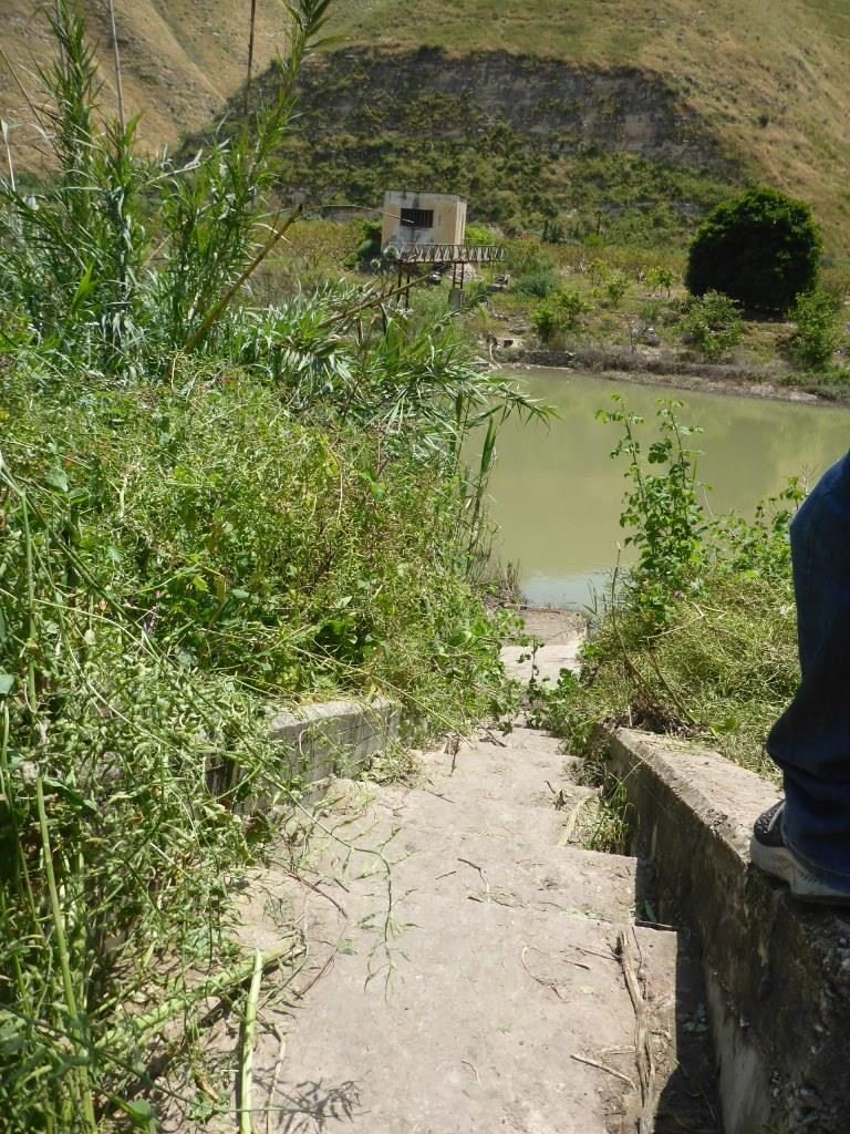 Stairs going down to the water - the Yarmouk river