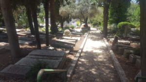 The civil cemetary of Kiryat Anavim. The two part are merged, as the graves in the military part were dug in an hurry and without design during the Independence war - 1948