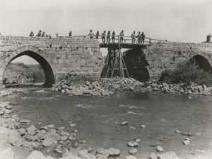 Bnot Ya'akov Mamluk bridge rehabilitation on 1918 (Source: Australia war memorial) - Bnot Ya'akov