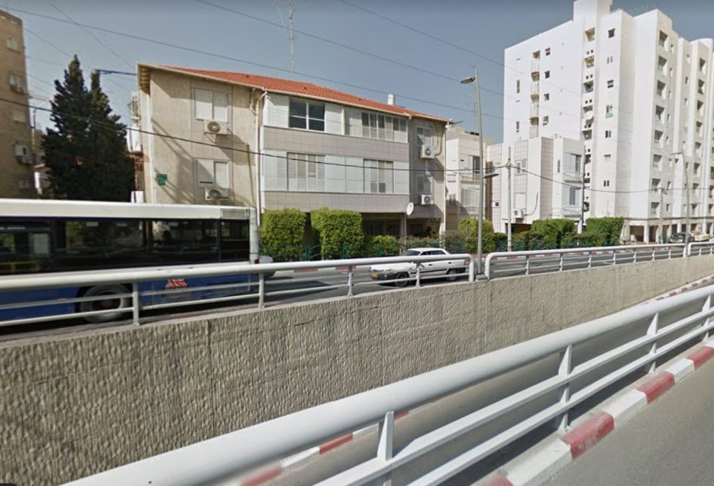 A building in Ramat-Gan hit by a scud and retrofitted (in 1991, and today) (Source: IDF Archive) - Gulf War