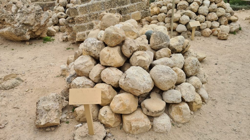 The Burnt room and the stone catapults thrown over by the Mamluk forces. There some 1,500 stones, the highest concentration found! - Apollonia