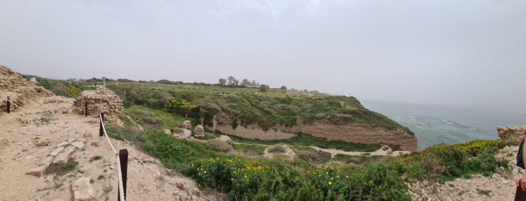 The outer fortification. On the left pic, you can see the foundation of the bridge led to the fortress.