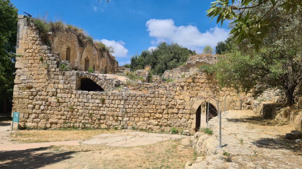 The medieval farmhouse from the outside - En Hemed