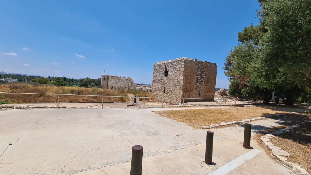 The Cardo meets the fortress, Along the Cardo and the columns heads that were found here - Tel Afek