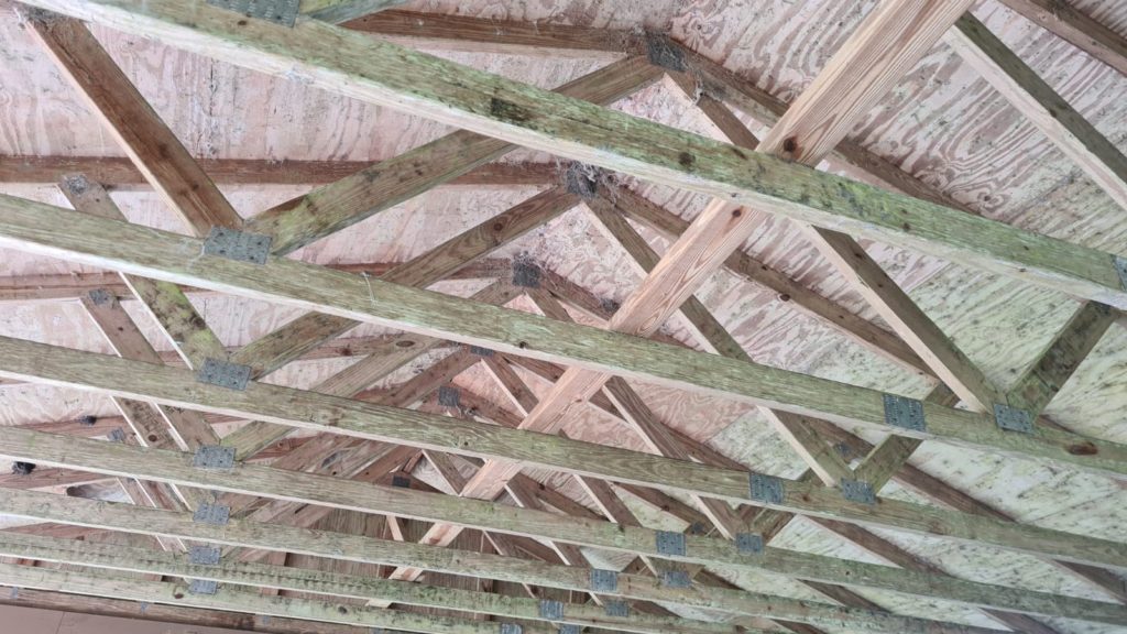 Wood construction in Israel is very rare. It is nice to see how it can be done easily for houses roof and shades (in Israel even for those we use concrete) - American construction