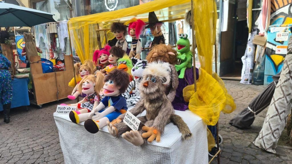 Handicraft stand in the art fair (happens on Fridays and Tuesdays in the pedestrians mall of the street)