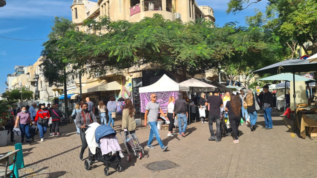 The Zissman house, Nahalat Binyamin 17 and Rambam 13