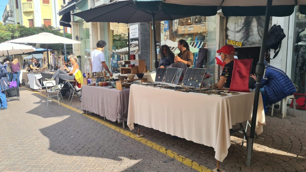 Handicraft stand in the art fair (happens on Fridays and Tuesdays in the pedestrians mall of the street)