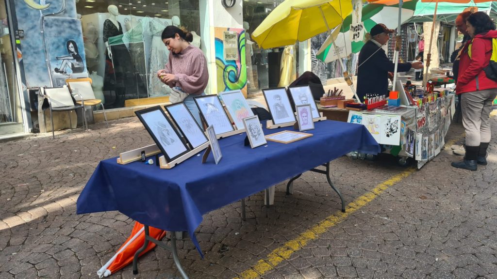 Handicraft stand in the art fair (happens on Fridays and Tuesdays in the pedestrians mall of the street)