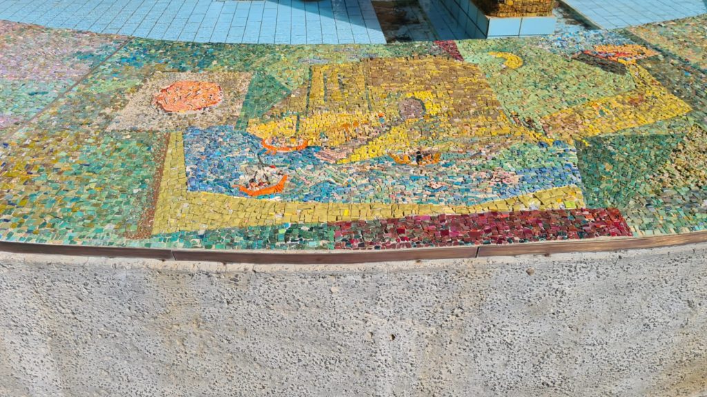 The scenes on the mosaic on the curve around the fountain