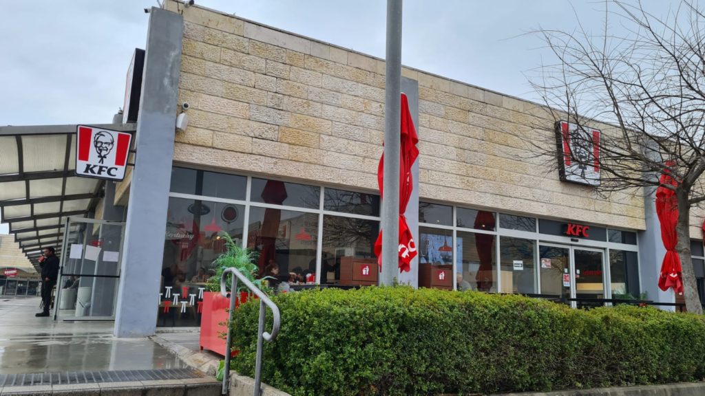 We finish the visit in the museum with launch at KFC, Atzva favorite fast food. It can only be found in Arabic cities in Israel.