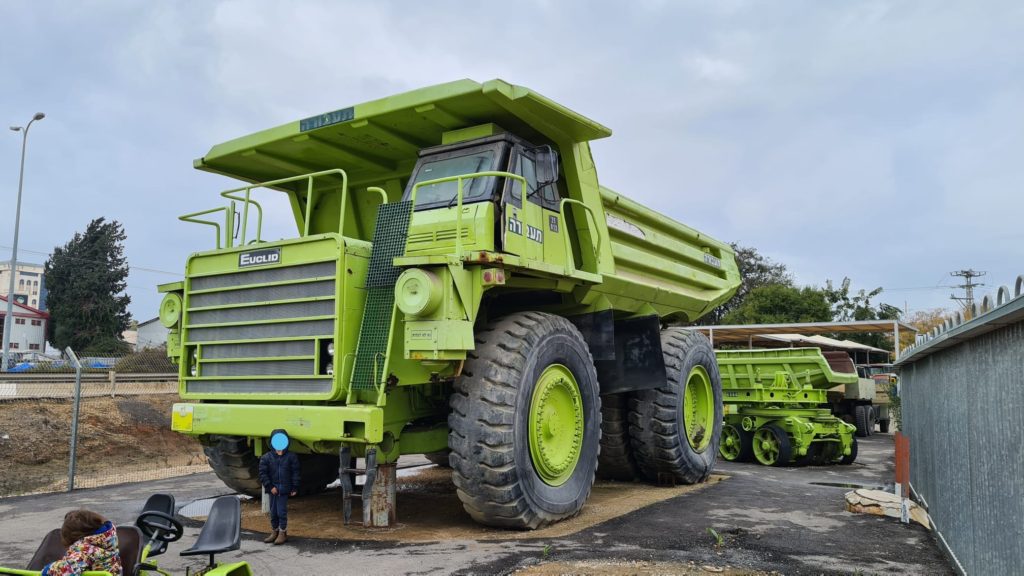 Euclid R-100, that is one huge truck Truck and Transport Museum