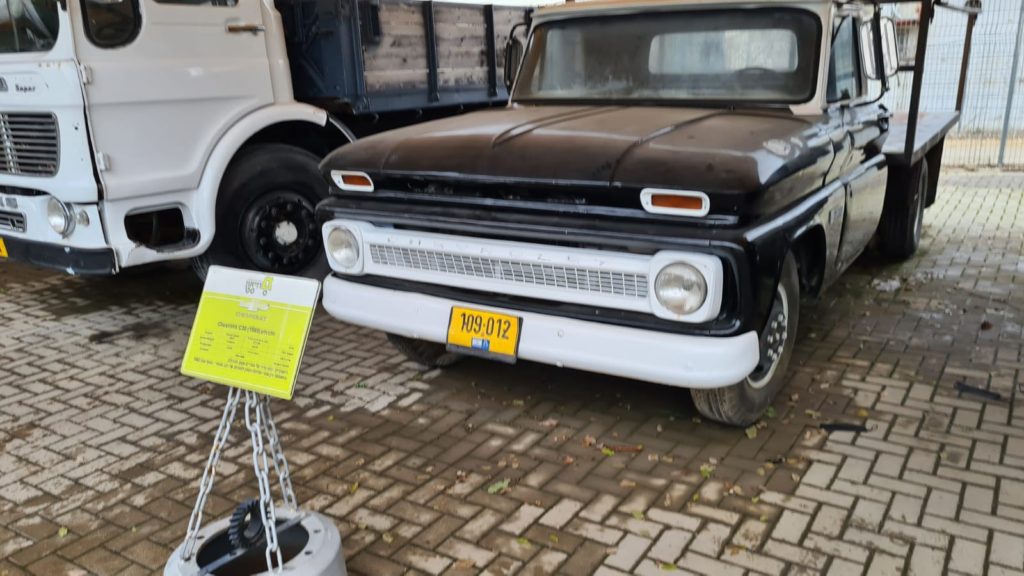 Chevrolet C30 (1965) - Import of Chevrolet trucks to Israel has started only after the market was open to competition of imported trucks.