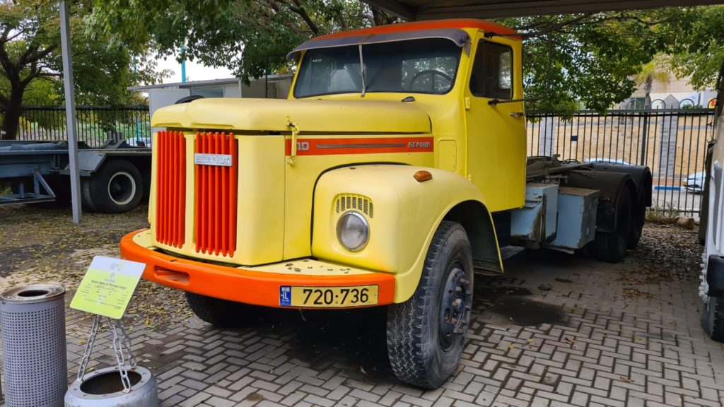 Sacania Vabis LS 110 (1970) - Rare version of the familiar Sacania truck with double back axis. -  Truck and Transport Museum