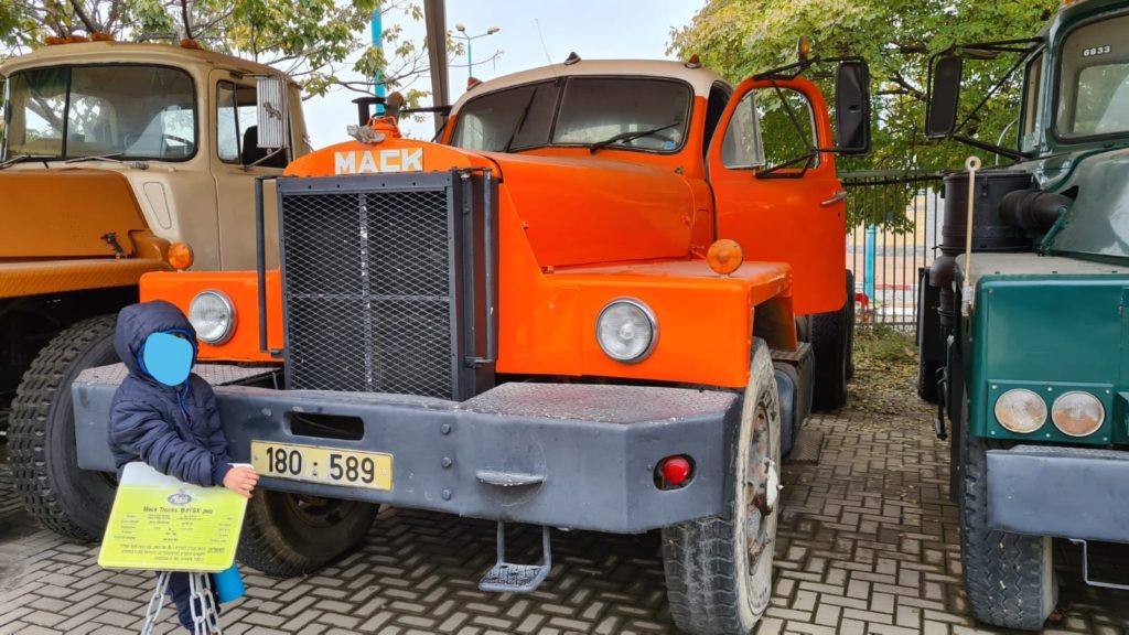 Mack B 81 SX - Heavy version of the B series, with 4x6 driving and extreme rolling chassis (x = extreme). 100 trucks were surprisingly sold in Israel. Truck and Transport Museum