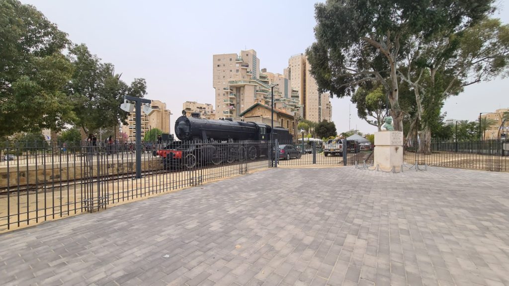Steam Engine - used by both the Ottoman (who cut down many of Israel natural forests to fuel it) the and British. On 1956 Israel railway reopened the line to Beer Sheba, but it ended in a different station, northern to this one. On 1959 the use of steam engine on Israel railways ended.