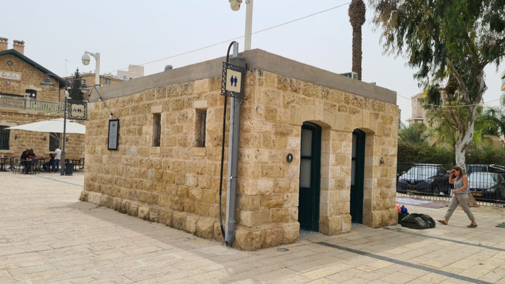 The toilet building (I do not know of it is the original-renovated one, or complete new one). The sign reads "8th Armored Brigade, under the command of Yitzhak Sadeh on The War of Independence. On 21.10.1948 Beer Sheba, the city of our ancestors, was released from the Egyptian conquers by the 8th and 12th brigades."