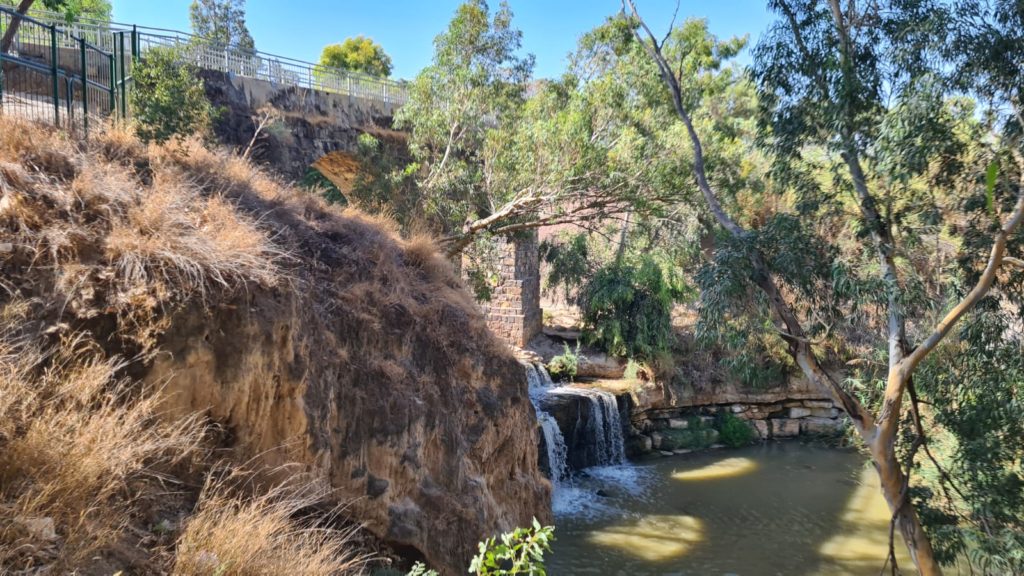 The tartavin wall, Harod stream and Kantra bridge