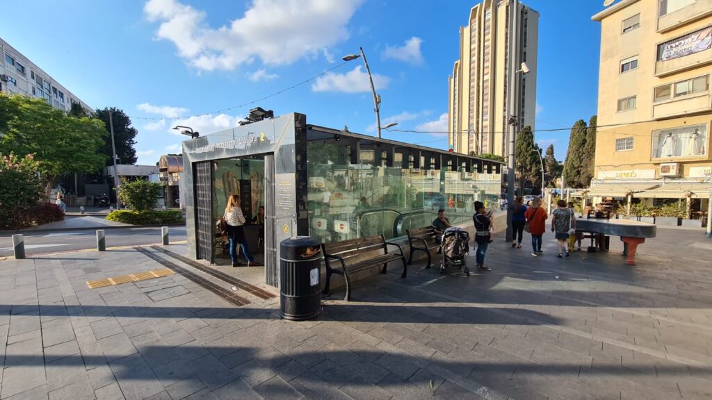 Carmel center station entrances - Carmelit