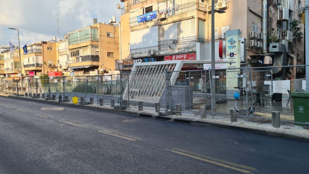 Bialik station of The Red line of Tel-Aviv light train system could Dankal. It was to be opened this month but postponed for at least 4 months more (we could have catch it to the train station to Haifa)