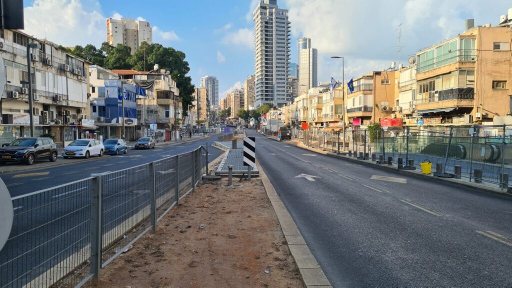 Bialik station of The Red line of Tel-Aviv light train system could Dankal. It was to be opened this month but postponed for at least 4 months more (we could have catch it to the train station to Haifa)