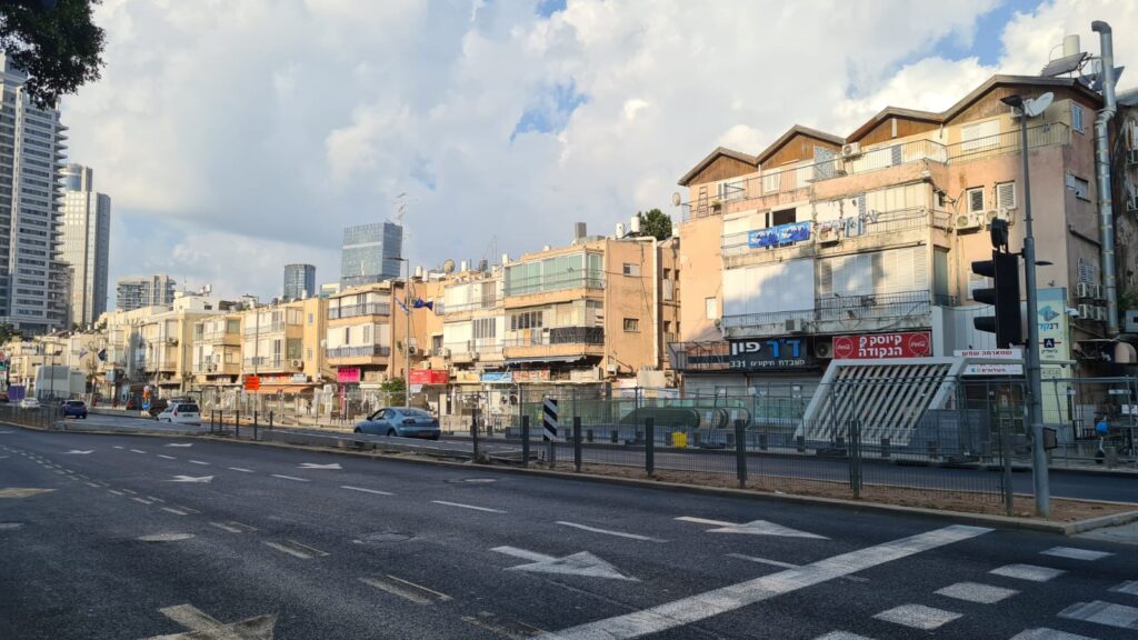 Bialik station of The Red line of Tel-Aviv light train system could Dankal. It was to be opened this month but postponed for at least 4 months more (we could have catch it to the train station to Haifa)