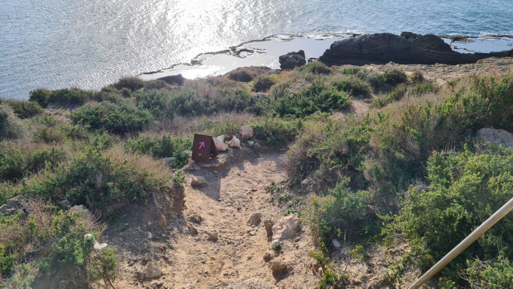 The way down from the top of tel dor, to the trail along the shore