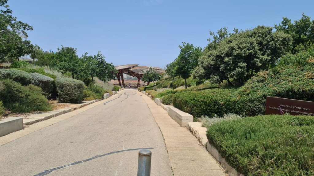 The sheds over the westren panorama - Hiriya