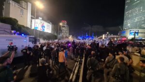 Clearing the protest from Ayalon Highway