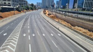 Ayalon Highway to the North at noon - arrested
