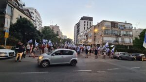Protest Operation - Conflict of interests - the protest below Boaz Bismuth house in Ramat gan 