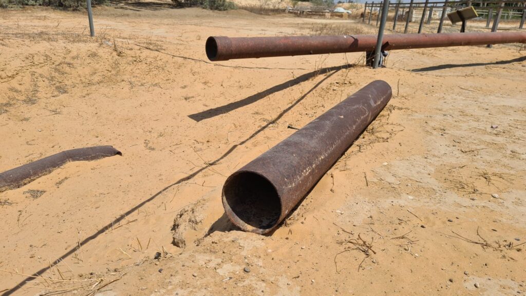 First pipeline to the Negev. The steel pipes were the firefighters pipes spread around London during WWII