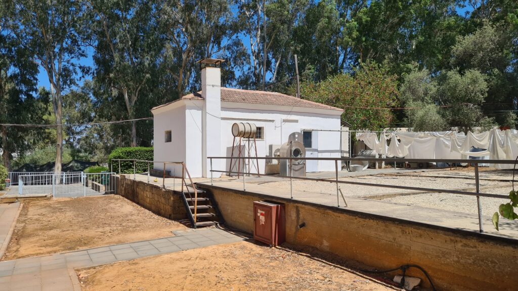 The Laundry which used to hide the entrance to the underground factory. The sound of the factory was hidden by the working washing machine. In order to allow it to work all day, a laundry shop was opened in Rehovot and mainly served the British army soldiers.